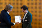 Preisverleihung: Magnus Nickl (Nickl & Partner Architekten, Nickl Stiftung) und Karl-Johan Gydell (1. Preis) | Foto: © Ingo Schrader